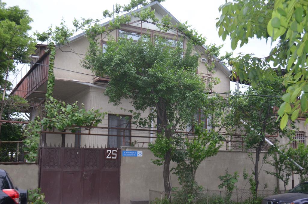 טביליסי Alex'S Cosy Guesthouse מראה חיצוני תמונה
